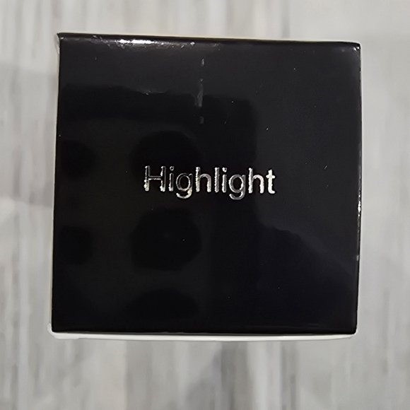 Revolution The One Highlight Contour Stick Highlight And Perfect NIB - Picture 4 of 4